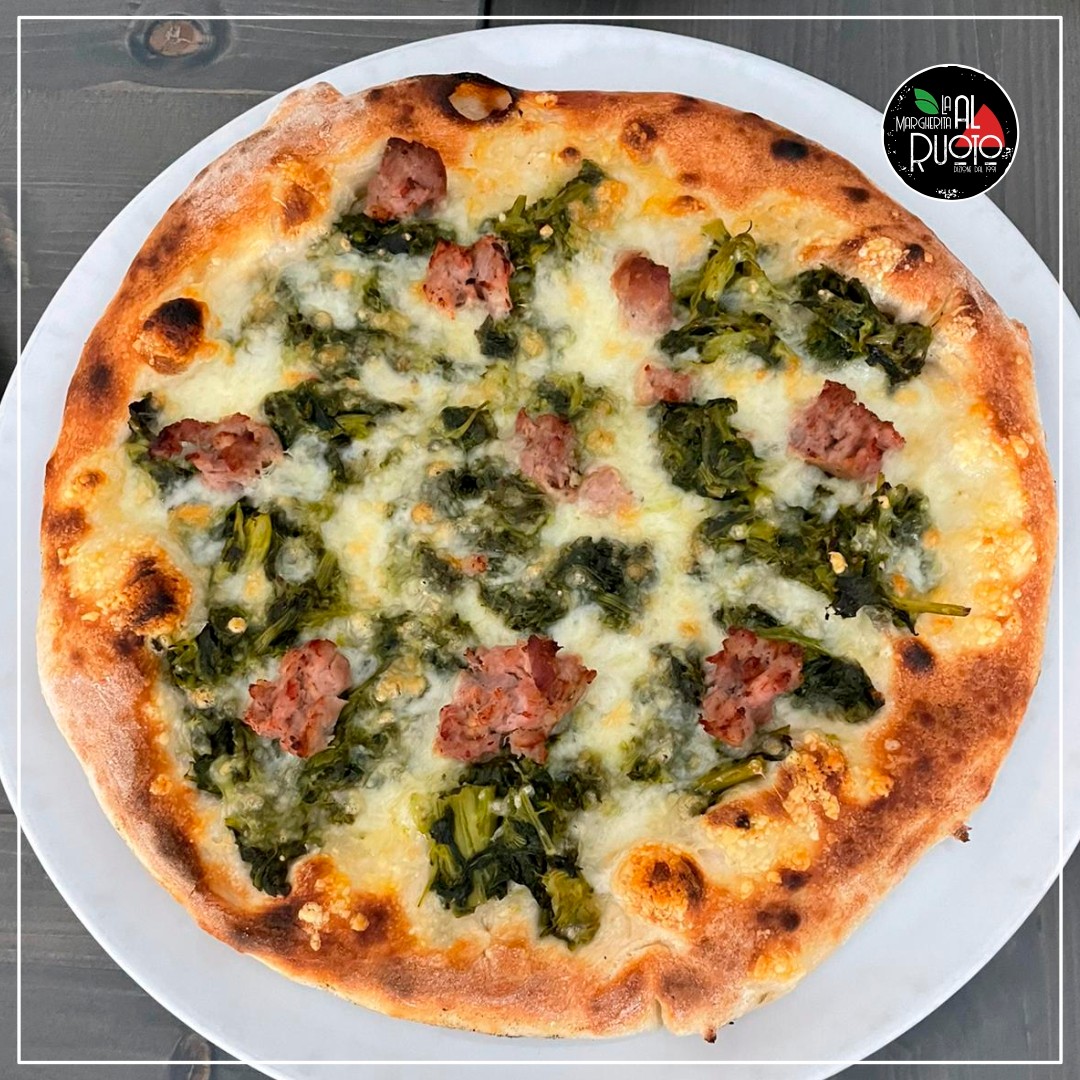Il gusto e il profumo dei broccoli uniti alla bontà della salsiccia paesana sono le basi della nostra #pizza della settimana.
La pizza broccoli è un must per gli amanti della pizza.😘

Vuoi provarla? Ti aspettiamo in pizzeria.
Scopri il nostro sito web >
https://www.lamargheritalruoto.it/

𝗔𝗣𝗘𝗥𝗧𝗜 𝗔 𝗣𝗥𝗔𝗡𝗭𝗢 𝗘 𝗔 𝗖𝗘𝗡𝗔
☎ Per ordinazioni chiama allo 0815296306 - 331452 9770
#lamargheritalruoto di @guastaferroanna 
📌Via Santa Maria la Scala, 66 San Giuseppe Vesuviano (NA)

Puoi ordinare le tue #pizze direttamente su:
✅ App Just Eat
✅ App Avvoolo
✅ App Glovo
✅ Consegnam

#sangiuseppevesuviano #foodnapoli #napolidavivere #napolifoodtour